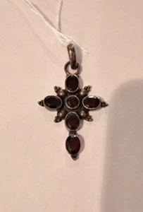 Wunderschöner, alter KREUZANHÄNGER aus Silber mit Granaten - Picture 1 of 2