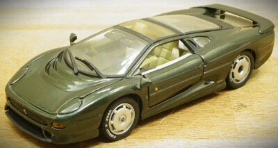 1:43 Dettagli Auto Jaguar XJ 220 In Verde Scuro Metallizzato 1992 - Immagine 1 di 4