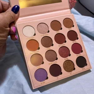 Revolution eyeshadow palette "Belle Jorden" NEW Sealed Makeup Obsession - Picture 1 of 4