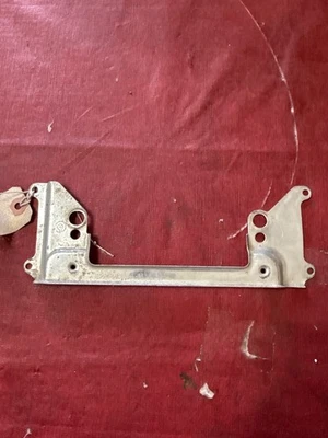 Chevrolet Monte Carlo 1978-1985 El Camino Malibu OEM soporte de radio DIN único Foto 1 de 3