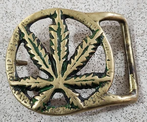 Hebilla de cinturón de latón macizo hoja de marihuana vintage años 70 círculo de cannabis 1 3/4" - Imagen 1 de 6