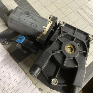 2000 GMC YUKON XL 1500 LEFT DRIVER REAR WINDOW REGULATOR MOTOR 5.3L - Picture 1 of 3