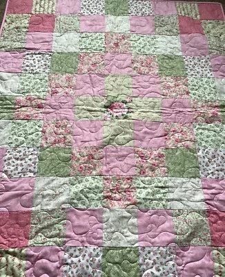 "Nuevo edredón de bebé hecho a mano rosa y verde claro 38"" X 47""" Foto 1 de 3