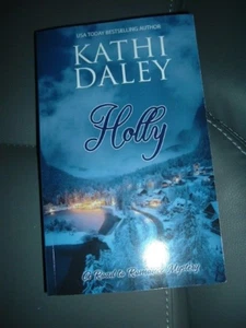Holly by Kathi Daley - Imagen 1 de 1