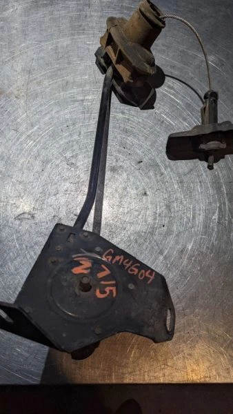 RAINIER   2004 Spare Wheel Carrier 490054 - Imagem 1 de 1