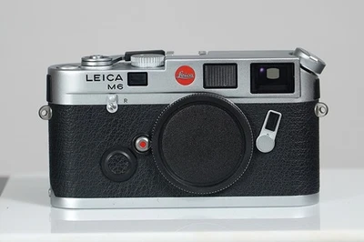 Cámara fotográfica telémetro Leica M6 0,72 sin TTL - caja abierta - y Voightlander 12 mm/5,6 Foto 1 de 4