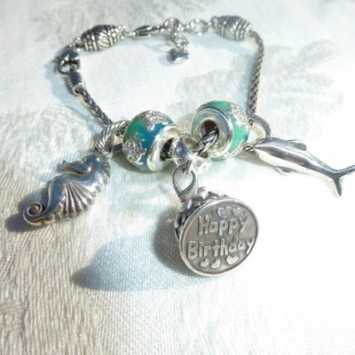 PULSERA FELIZ CUMPLEAÑOS CON DIJE PASTEL ESMALTE VERDE BRILLANTE TONO PLATA ESMALTE Foto 1 de 4