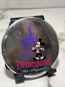 Disneyland 1991 L'originale 3" pulsante pinback Disney - Foto 1 di 2