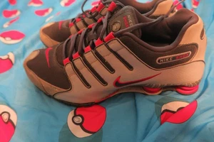 Nike Shox NZ EU Night Stadium Cool Grey Crimson 501524-006 da uomo taglia 13 rare - Foto 1 di 17