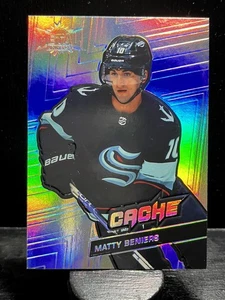 Matty Beniers #C-5 2022-23 SkyBox Metal Universe Cache Seattle Kraken - Imagen 1 de 2