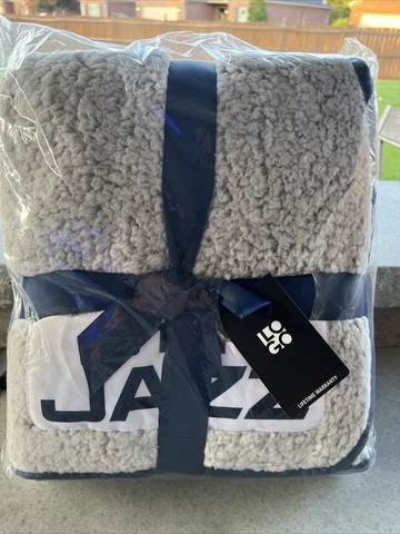 Utah Jazz  50" x 60" Frosty Fleece Team Blanket Cover