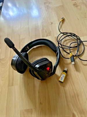 Corsair VOID RGB ELITE Kabelloses Gaming Headset - mit Ladekabel und Dongle - Bild 1 von 4