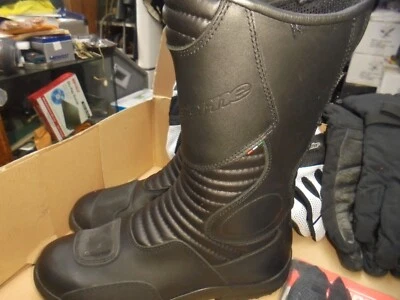  Gaerne Black Rose Ladies Boots (LADIES SIZE 7, COMES W 2 PAIR USED GLOVES) Foto 1 de 4