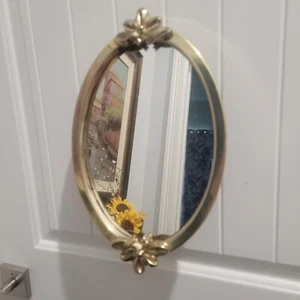 Ancien plateau miroir de vanité en laiton orné marqué KR patine à suspendre ou de table - Photo 1/10