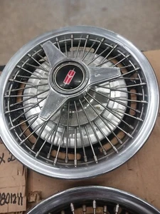 VINTAGE 1960s OLDS 14" WIRE WHEEL COVERS 5 available** #HA-97-1 - Bild 1 von 5