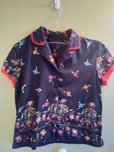 Womans S Cabernet Floral Embroidered Button Down Shirt - Black and Multicolor - Bild 1 von 5