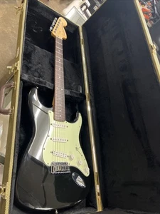 Guitarra Eléctrica Fender Stratocaster Strat Hecha en México 2016 Negra con Estuche Rígido - Imagen 1 de 14