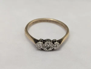 9ct Yellow Gold and Platinum Ring Diamond Stones 9ct PLAT Stamped ring Size O - Picture 1 of 11