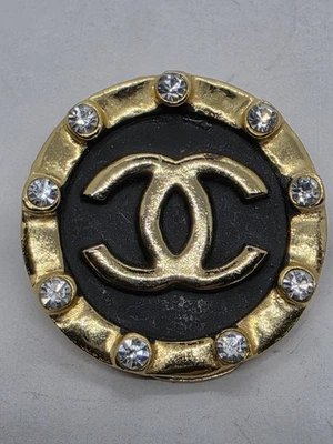 Einzelne Coco CC Logo vergoldete Medaille Münze Strass zweifarbig Clip-on Ohrring - Bild 1 von 4