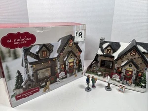 St Nicholas Square SNS Veterinary Hospital Village Collection Retired VH21005-12 - Picture 1 of 10