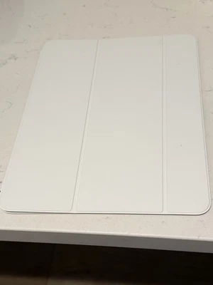 Funda Apple Smart Folio para iPad Pro de 13 pulgadas (M4) Blanca Foto 1 de 3