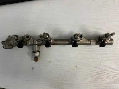 Nissan Juke OEM RIEL DE COMBUSTIBLE CON INYECTORES OEM 2011-2017 Foto 1 de 4