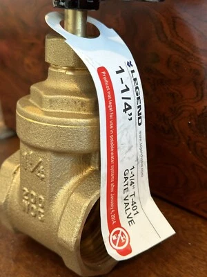 Legend Valve  1-1/4" , T-401 , Gate Valve, Mfr #104-306 - Image 1 of 4