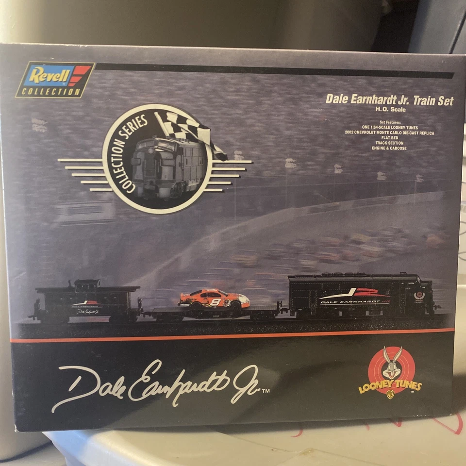 Revell Collection Dale Earnhardt Jr. Looney Tunes 2002 H.o. Scale Train Set