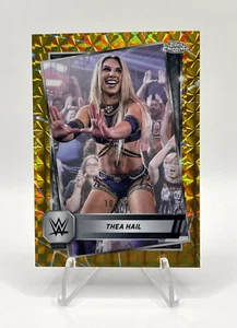Thea Hail 2025 Topps cromo Wwe oro refractor geométrico 18/50 #81 - Imagen 1 de 4