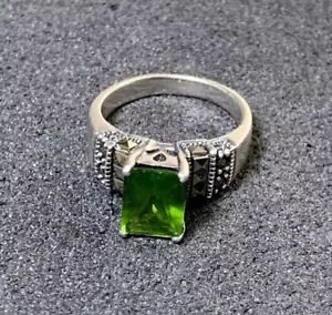 Pretty Peridot & Marcasite Sterling Silver Ring, Sz. 7, Mint Condition! Gift !!! - Picture 1 of 5
