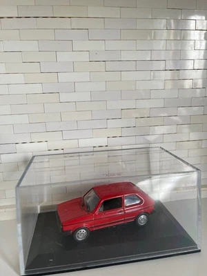 solido scala 1:43 VolksWaggen  golf GTI del 1977  colore rosso con vetrinetta - Immagine 1 di 4