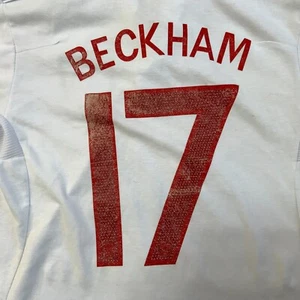 Camiseta de fútbol americano blanca rara vintage de David Beckham de Inglaterra #17 pequeña envejecida - Imagen 1 de 9