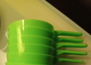 Cinco cucharas medidoras cortas reutilizables de plástico para cocina de 75 ml (nuevas) - Imagen 1 de 3