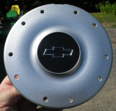 Chevrolet Malibu 2000-2005 tapa central OEM P/N 9594285 Foto 1 de 3