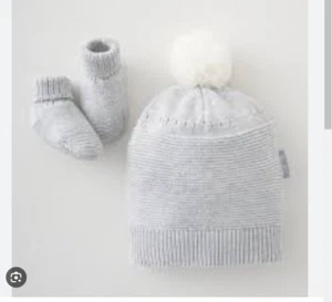 Knitted Hat & Bootie set - Silver Cross- Newborn-3months - 3.2-6.5kg(7-14lbs) - Picture 1 of 3