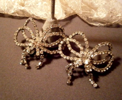 Par de clips de zapatos MUSI de diamantes de imitación transparentes firmados de colección - COMO ESTÁN Foto 1 de 4