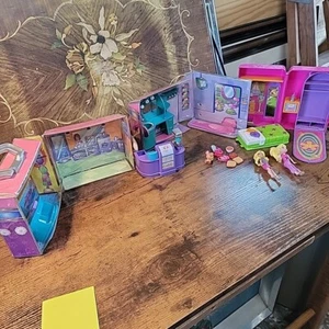 Lot of fashion polly beautician bed 2 Figurines Misc Case Toys Girls - Picture 1 of 14