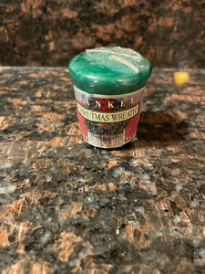 Yankee Candle Christmas Wreath 1.75 oz Green Votive Holiday Candle New - Picture 1 of 4