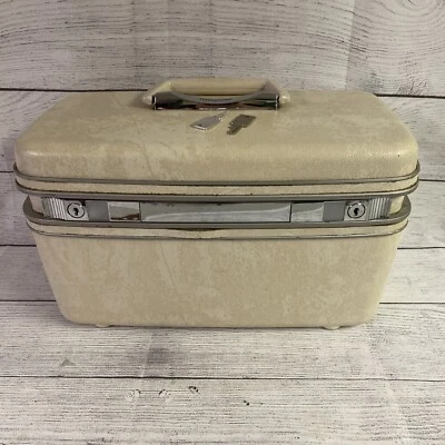 Vintage Samsonite Silhouette Off-White Train Case wKeys And Tray FAST SHIPPING - Image 1 of 4