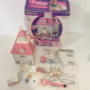 Vintage Fisher Price Luoghi Preziosi - Nastro Blu Pony Stalla Fienile con Scatola - Foto 1 di 12