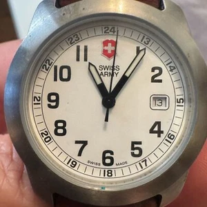 Swiss Army Watch Victorinox Leather Band Silver Tone - Picture 1 of 12