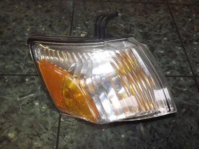 02-04 USDM OEM Isuzu Axiom XS front corner light lamp assembly Stanley P1435 FR - Image 1 of 4