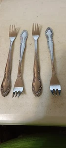 Northland Edelstahl Cocktail Pickle Gabel 4er Set Blumen Scroll Künstlerisch 6" - Bild 1 von 4