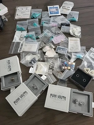 Лот ювелирных изделий для тела - Изображение 1 из 4