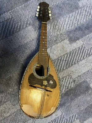 SUZUKI Mandolin - Image 1 of 4