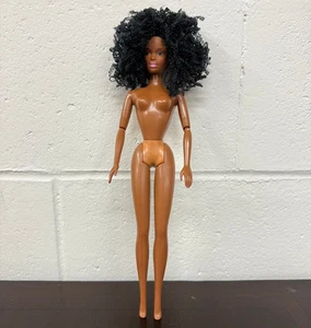 Barbie bambola Nichelle afroamericana Nichelle generazione 1998 vintage Mattel #20966 - Foto 1 di 5