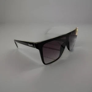 Quay Nightfall Damen Flat Top Shield Sonnenbrille schwarzes Gestell/rauchfarbene Gläser - Bild 1 von 6