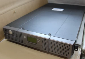 TL2000 DELL POWERVAULT TL2000 TAPE LIBRARY - Bild 1 von 9