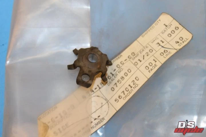 Placa lateral NOS Yamaha SR500 TT500 XT500 DT400 DT250 RD350 434-18561-00 Foto 1 de 1