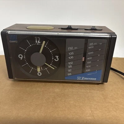 Vintage Emerson Quartz Clock Radio Alarm Clock Model RAC4400 Tested Works - Image 1 of 4